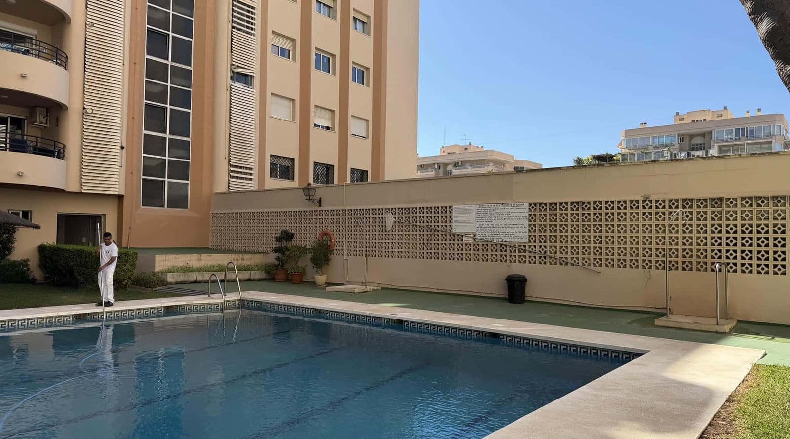 2 bedroom Apartment for sale in Marbella - € 425,000 (Ref: 10020545)