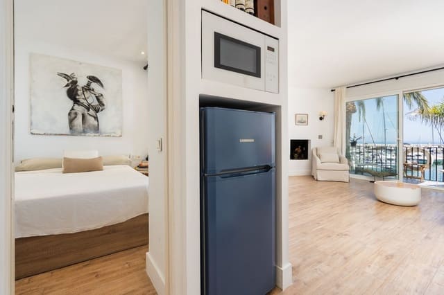 1 bedroom Apartment for sale in Puerto Banus, Marbella - € 749,000 (Ref: 10020546)