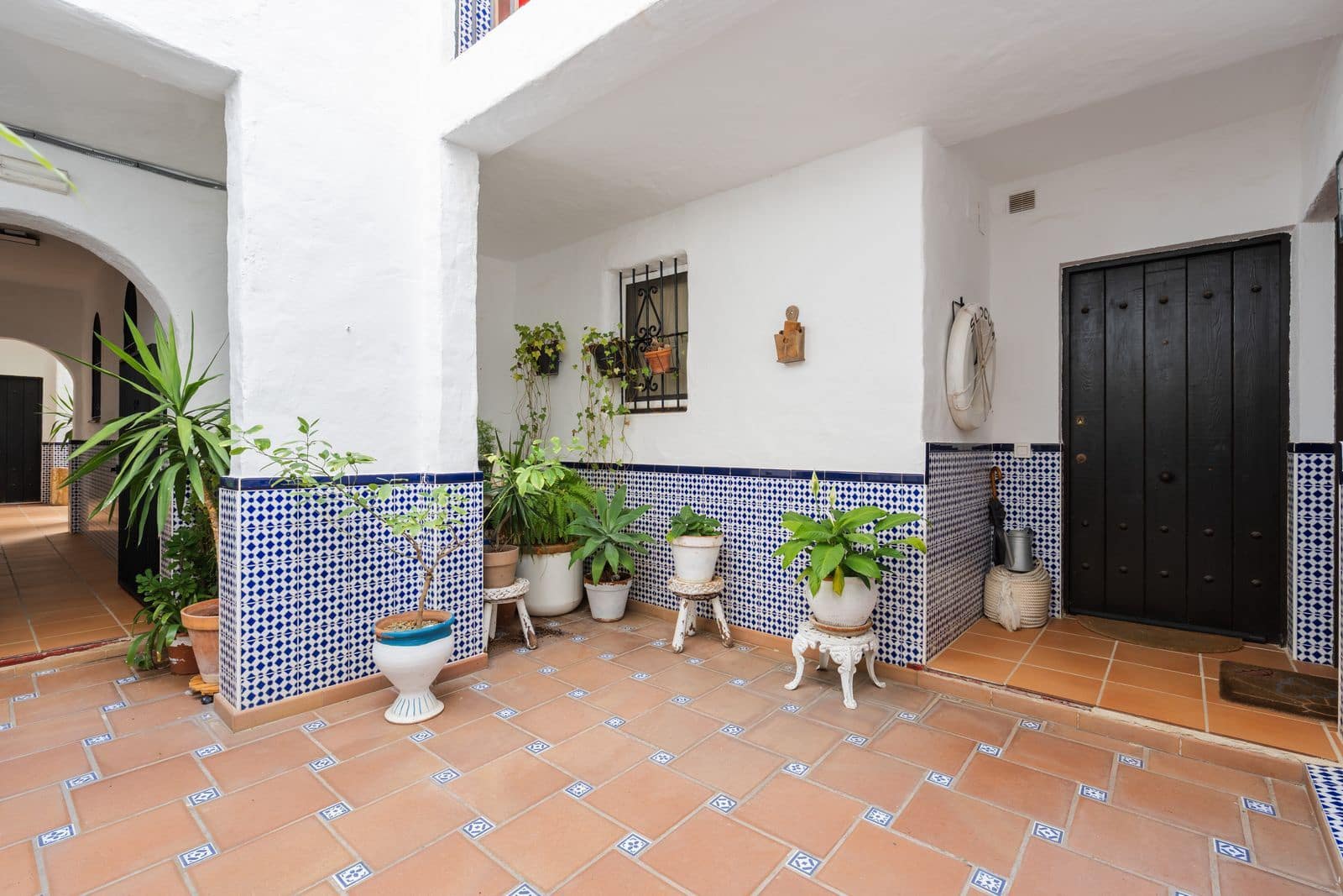 1 bedroom Apartment for sale in Puerto Banus - € 749,000 (Ref: 10020546)