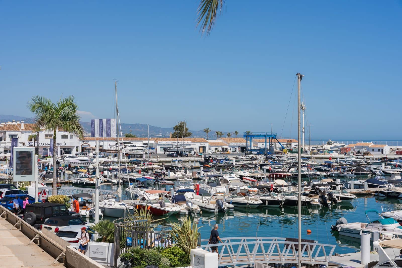 1 bedroom Apartment for sale in Puerto Banus - € 749,000 (Ref: 10020546)