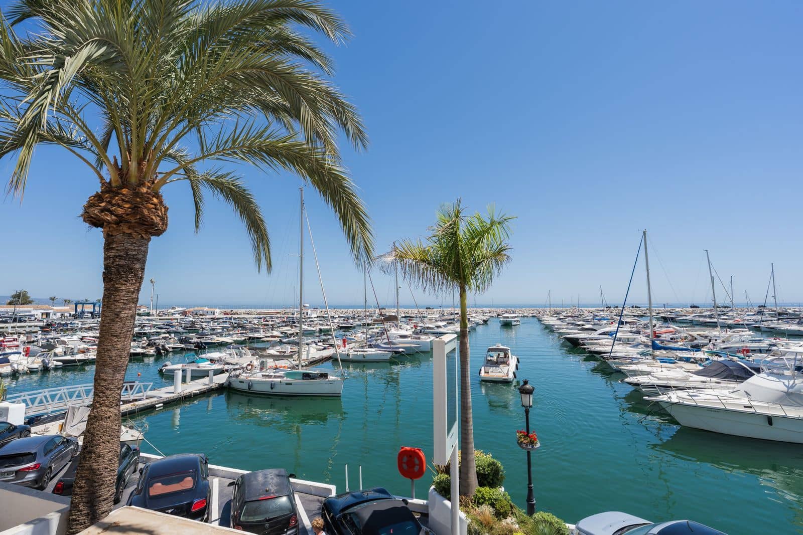1 bedroom Apartment for sale in Puerto Banus - € 749,000 (Ref: 10020546)