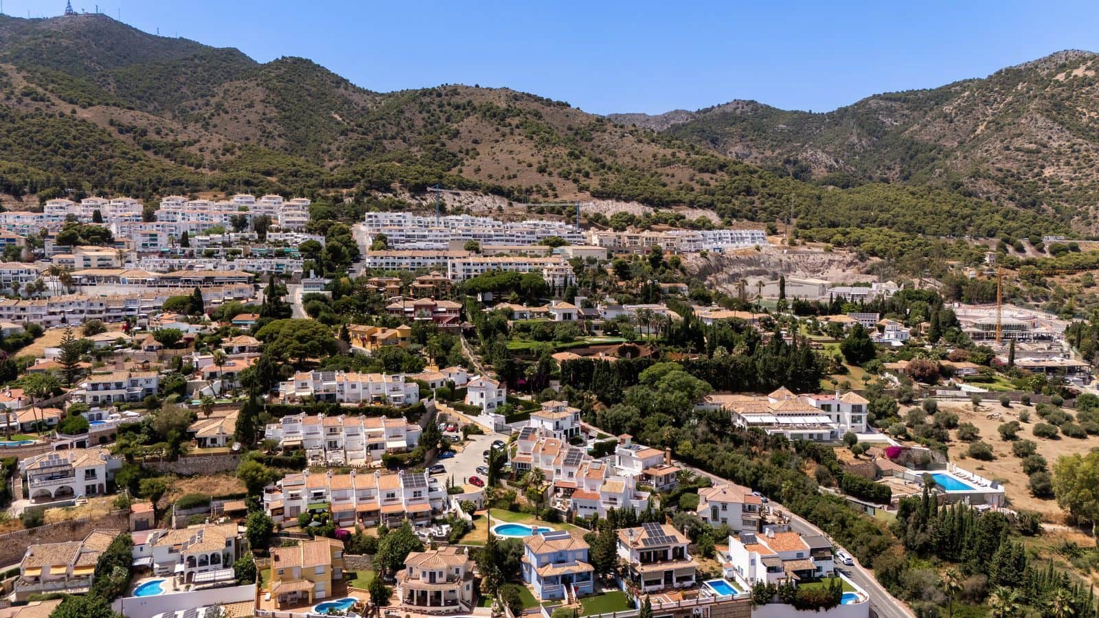 5 bedroom Townhouse for sale in Benalmadena - € 695,000 (Ref: 10020548)