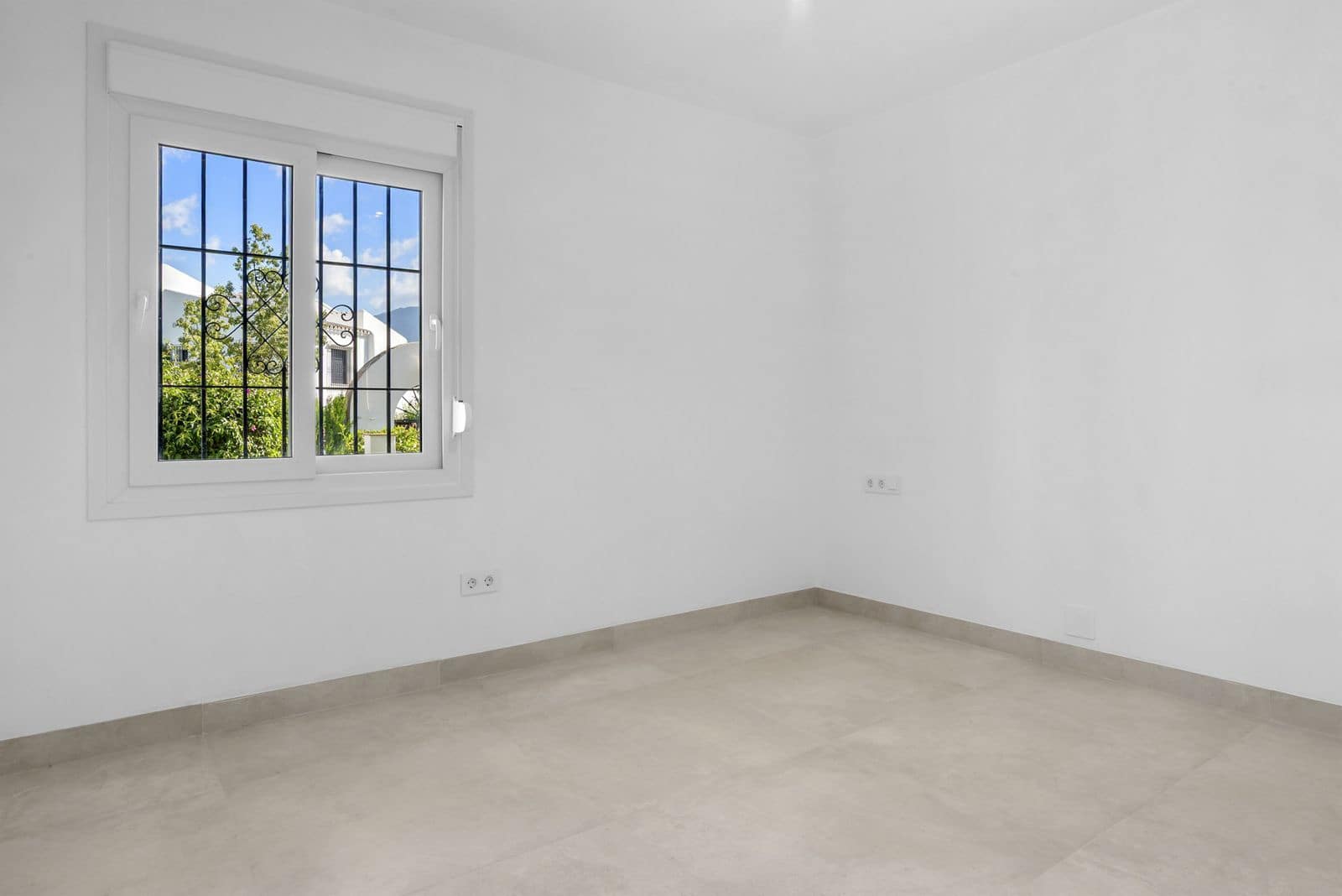 3 sypialnia Apartament na sprzedaż w Nueva Andalucia - 875 000 € (Ref: 10020557)