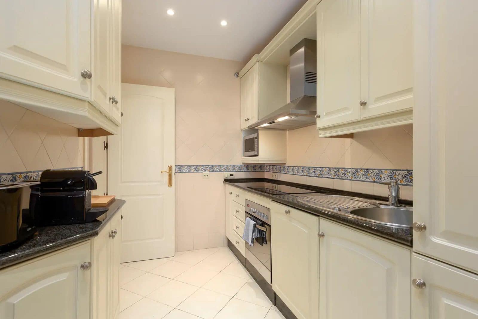 2 slaapkamer Appartement te koop in Elviria - € 549.000 (Ref: 10020564)