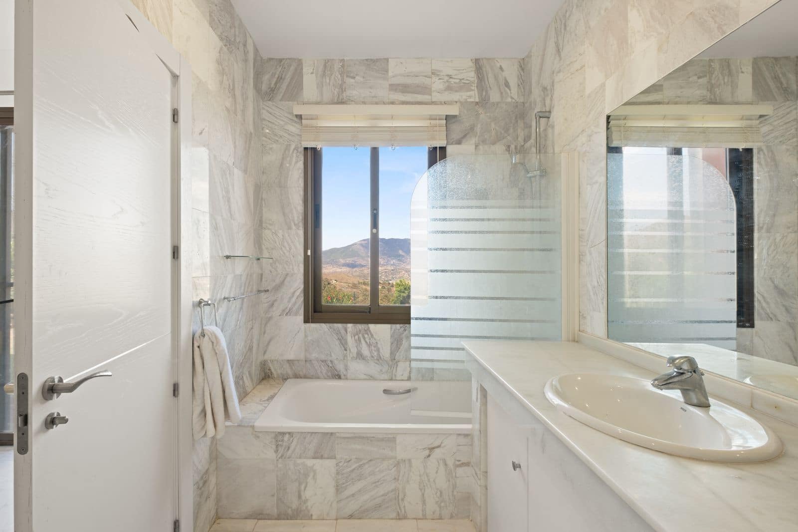 2 bedroom Apartment for sale in La Mairena - € 495,000 (Ref: 10020566)