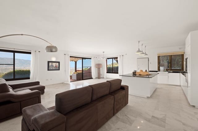 2 bedroom Apartment for sale in La Mairena, Ojen - € 495,000 (Ref: 10020566)