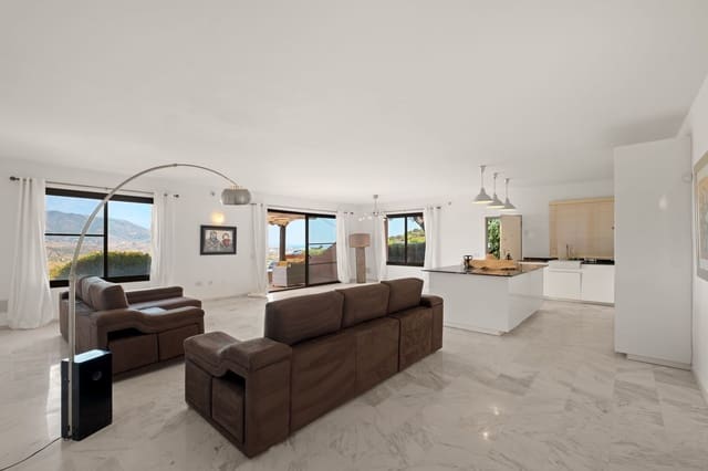 2 bedroom Apartment for sale in La Mairena, Ojen - € 495,000 (Ref: 10020566)