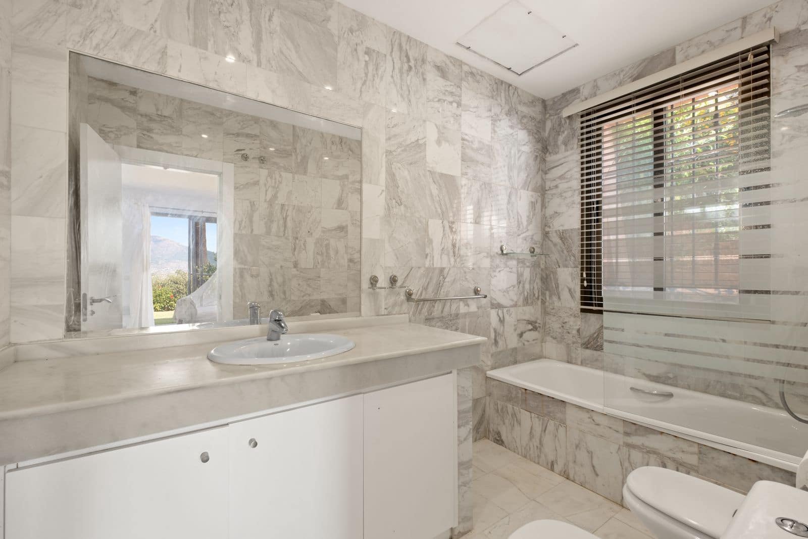 2 bedroom Apartment for sale in La Mairena - € 495,000 (Ref: 10020566)