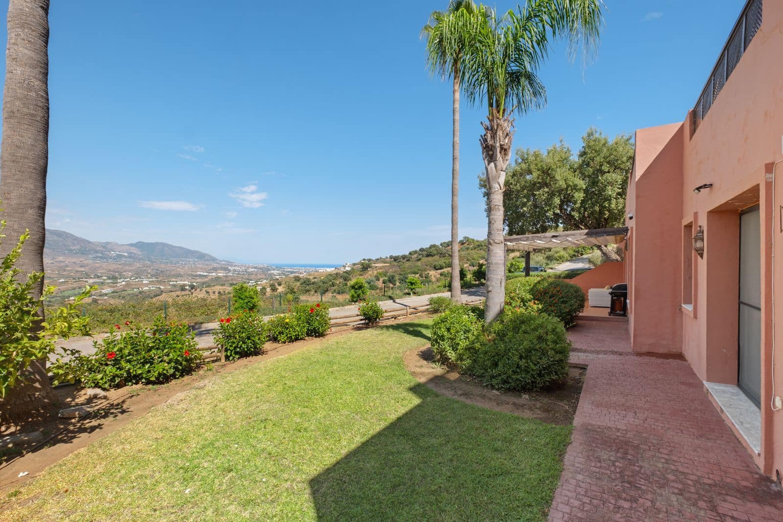 2 bedroom Apartment for sale in La Mairena - € 495,000 (Ref: 10020566)
