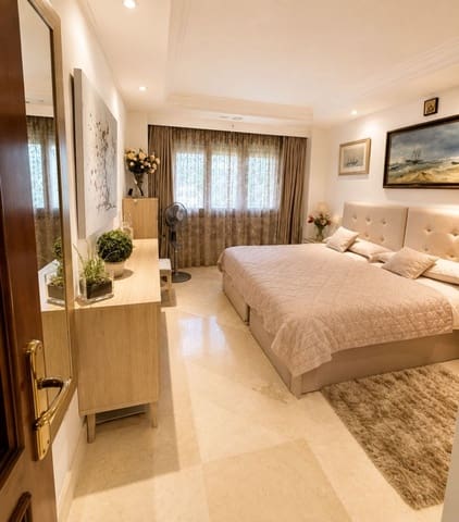 2 Zimmer Apartment zu verkaufen in Estepona - 750.000 € (Ref: 10020573)