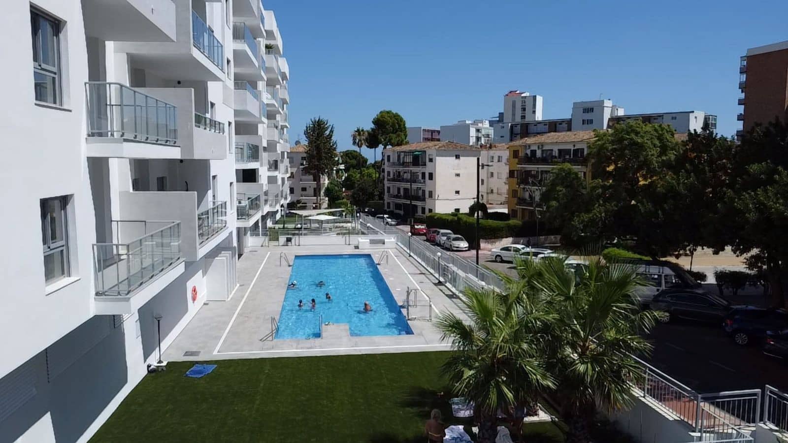 2 bedroom Apartment for sale in Benalmadena Costa - € 699,000 (Ref: 10020576)