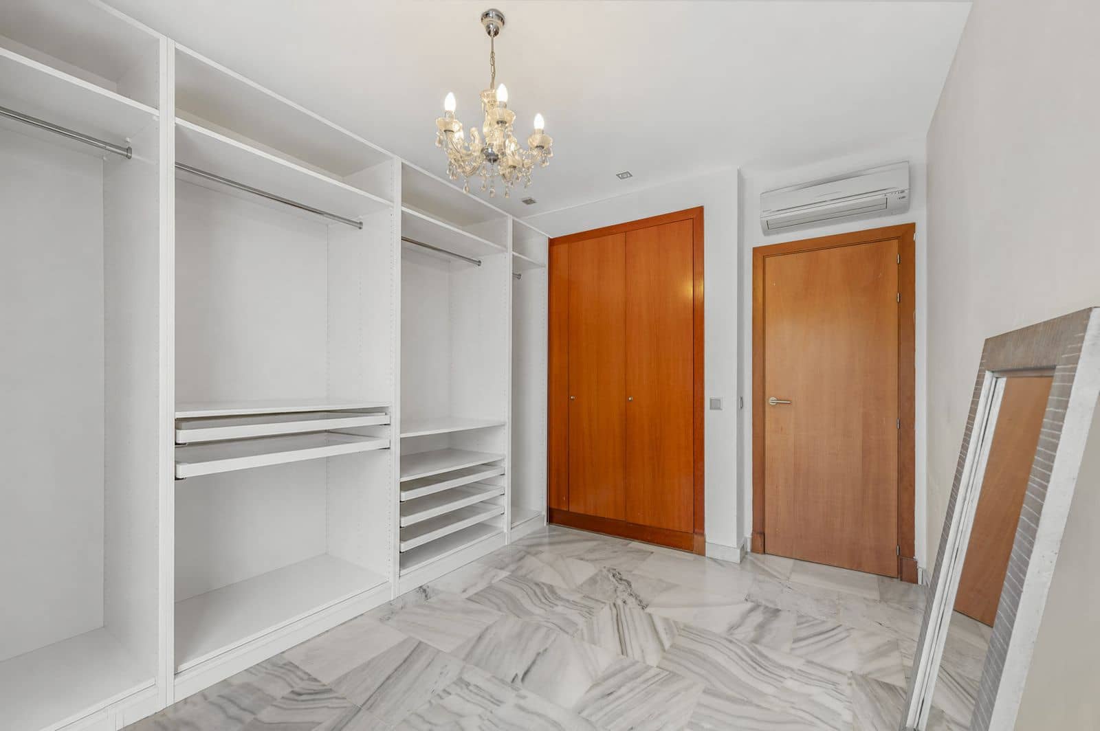 Chalet de 3 habitaciones en Benahavís en venta - 495.000 € (Ref: 10020581)