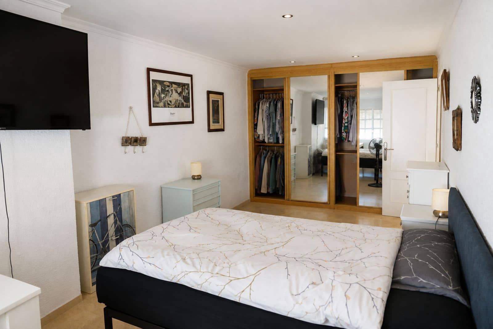5 bedroom Villa for sale in Marbella - € 1,100,000 (Ref: 10020583)