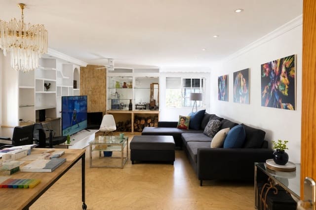 5 bedroom Villa for sale in Marbella - € 1,100,000 (Ref: 10020583)