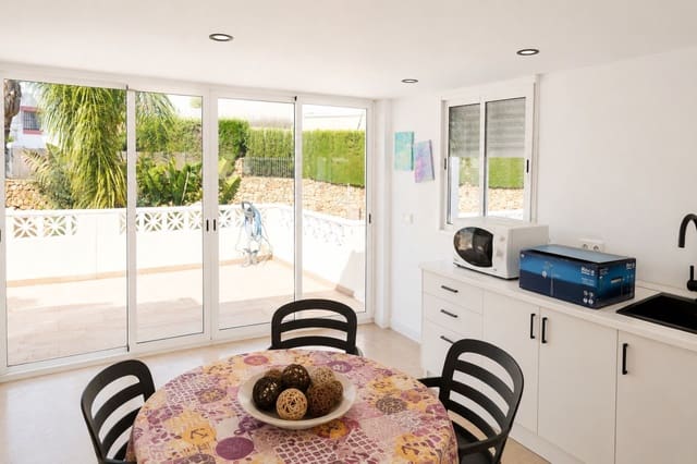 5 bedroom Villa for sale in Marbella - € 1,100,000 (Ref: 10020583)