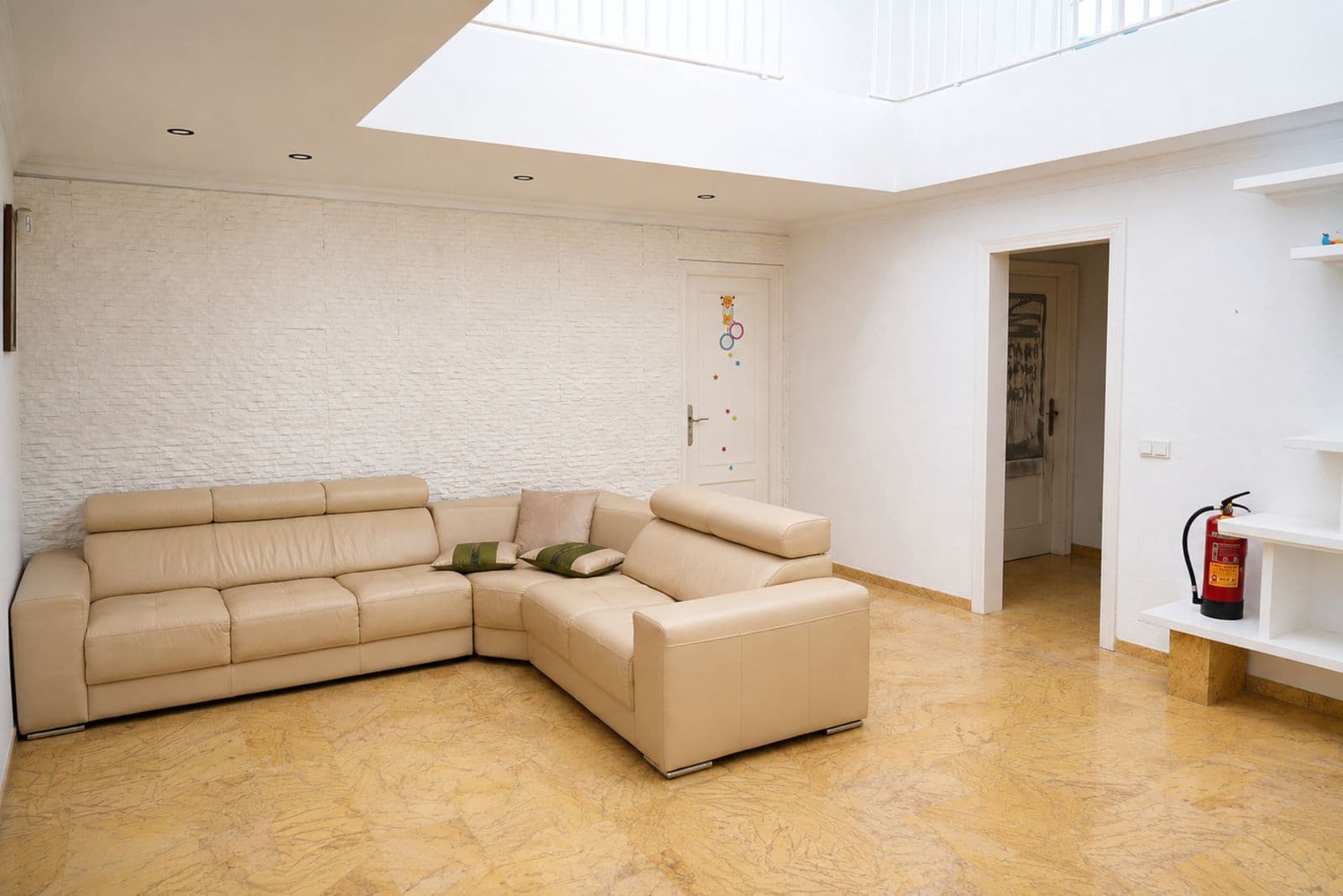 5 bedroom Villa for sale in Marbella - € 1,100,000 (Ref: 10020583)