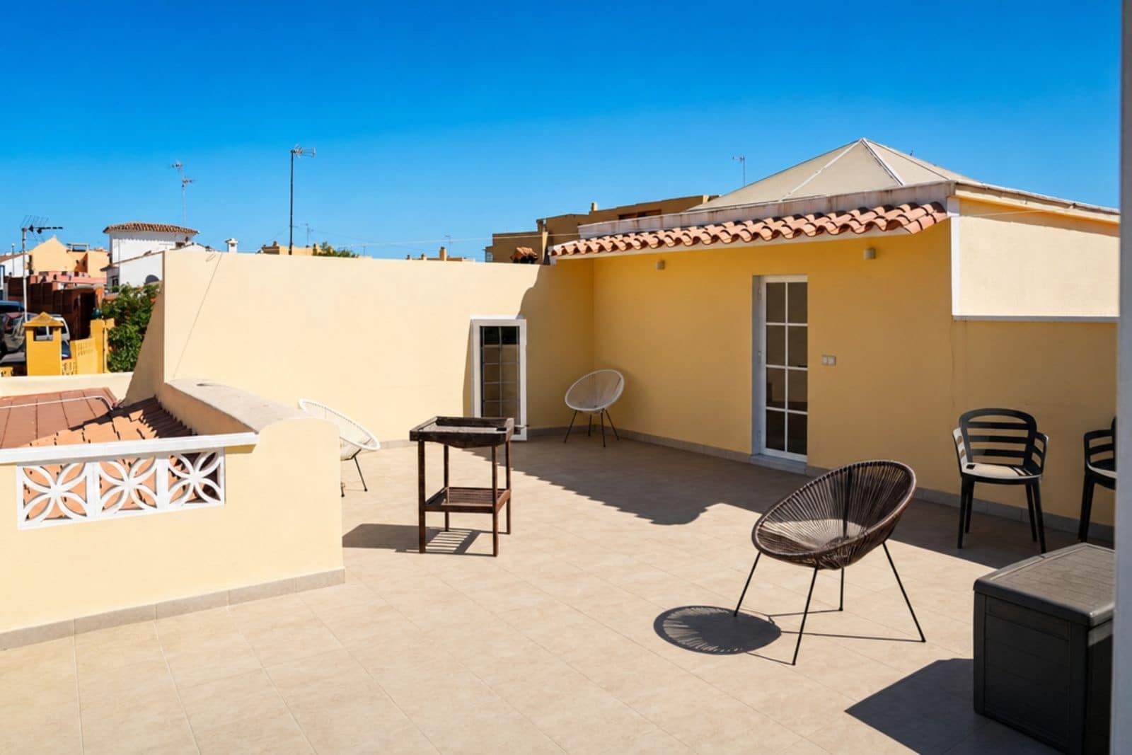 5 bedroom Villa for sale in Marbella - € 1,100,000 (Ref: 10020583)