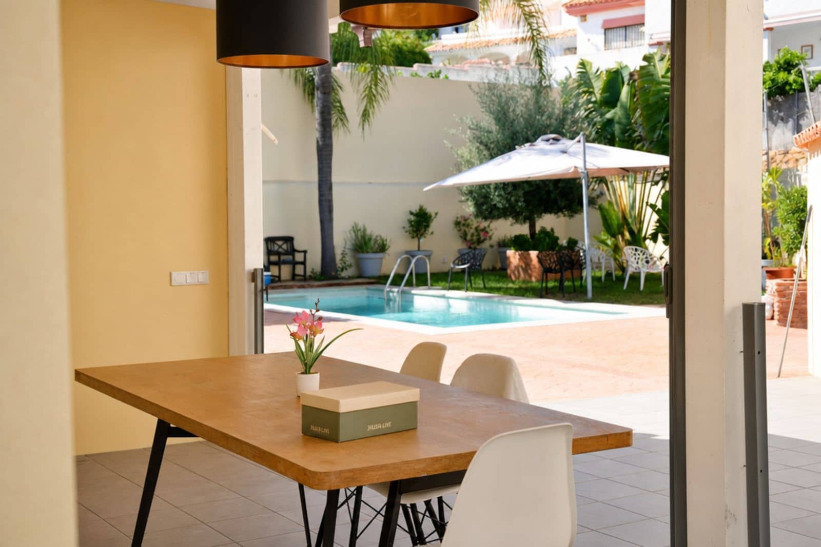 5 bedroom Villa for sale in Marbella - € 1,100,000 (Ref: 10020583)