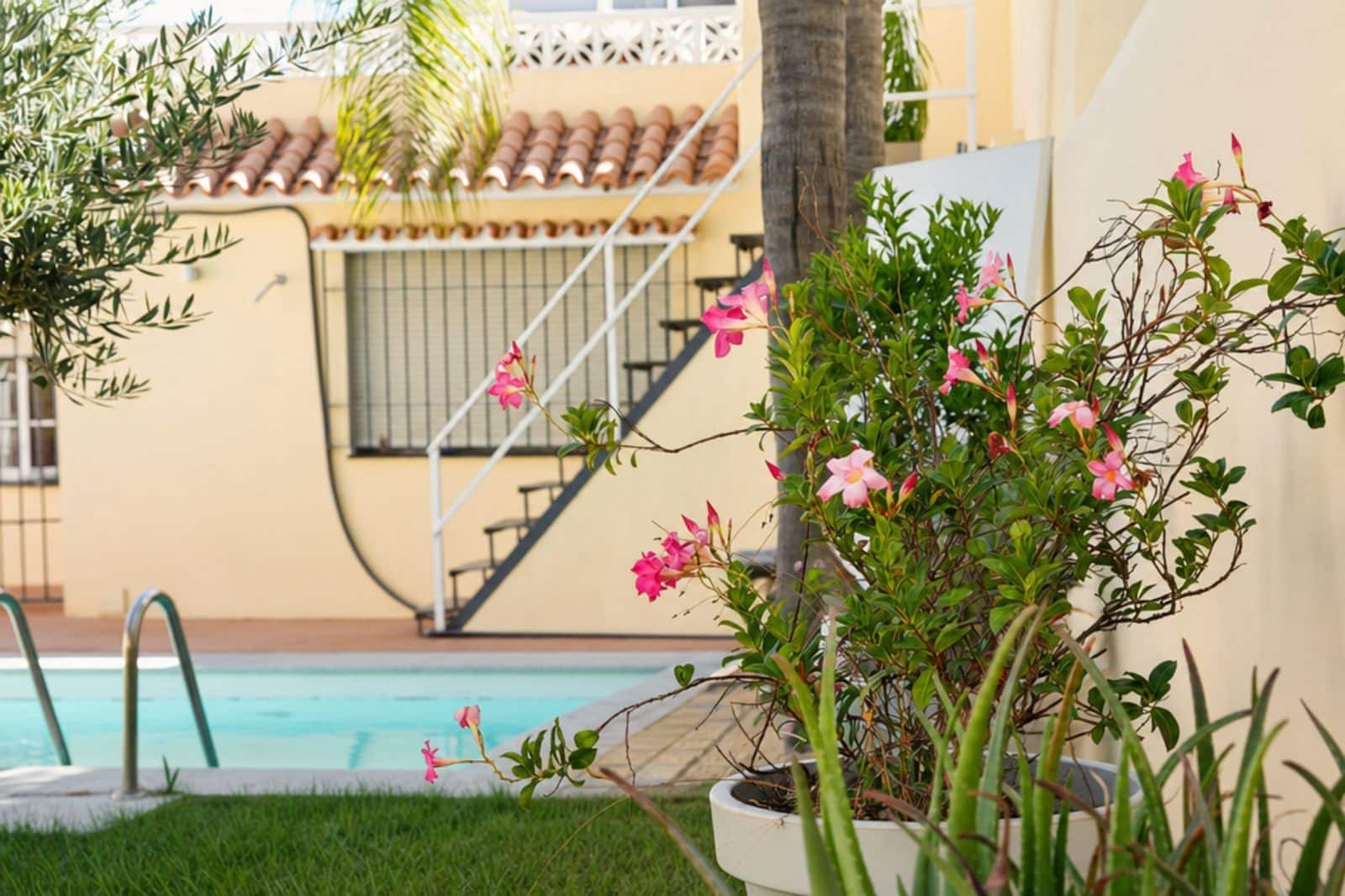 5 bedroom Villa for sale in Marbella - € 1,100,000 (Ref: 10020583)