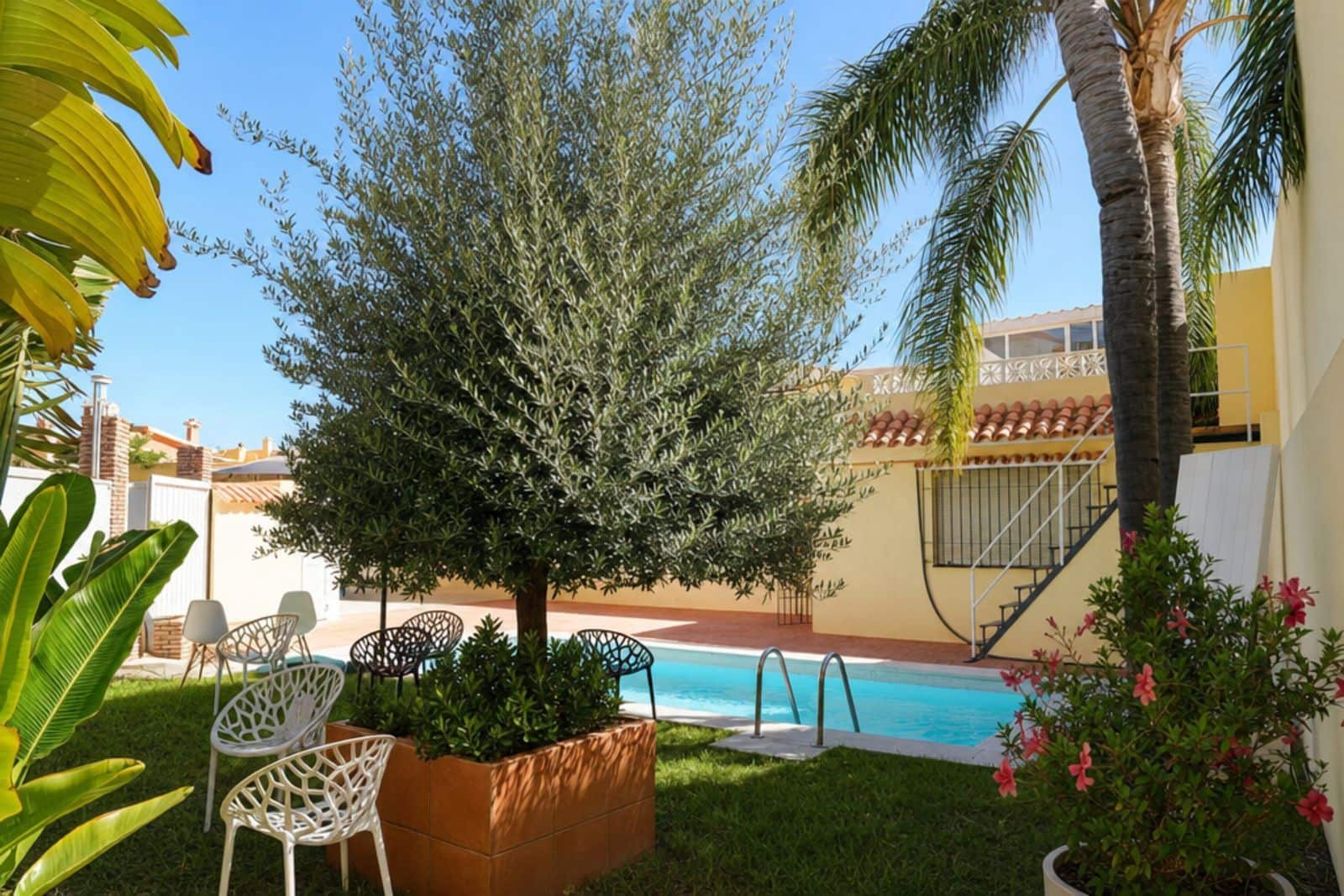 5 bedroom Villa for sale in Marbella - € 1,100,000 (Ref: 10020583)