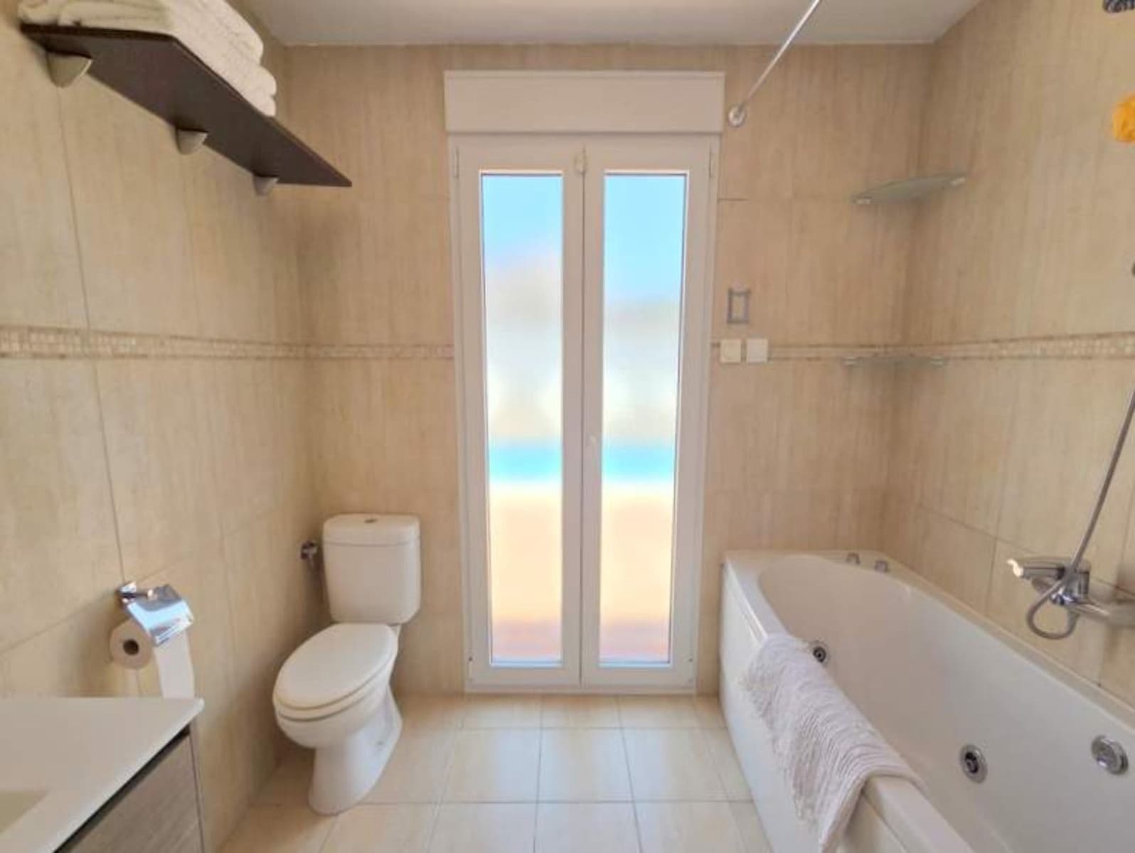 5 bedroom Villa for sale in Manilva - € 595,000 (Ref: 10020586)