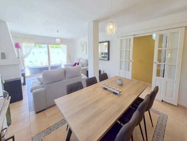 5 bedroom Villa for sale in Manilva - € 595,000 (Ref: 10020586)