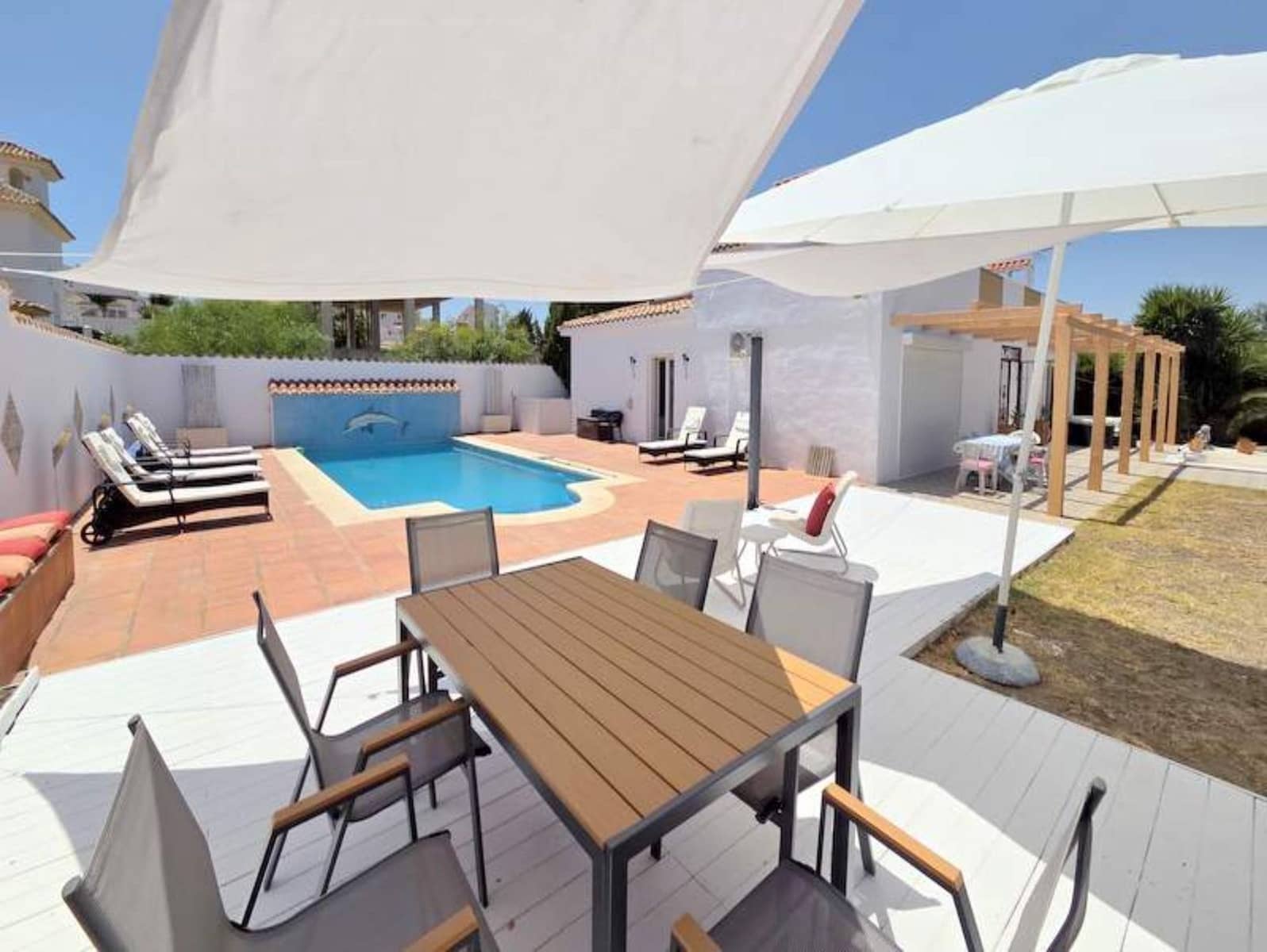 5 bedroom Villa for sale in Manilva - € 595,000 (Ref: 10020586)