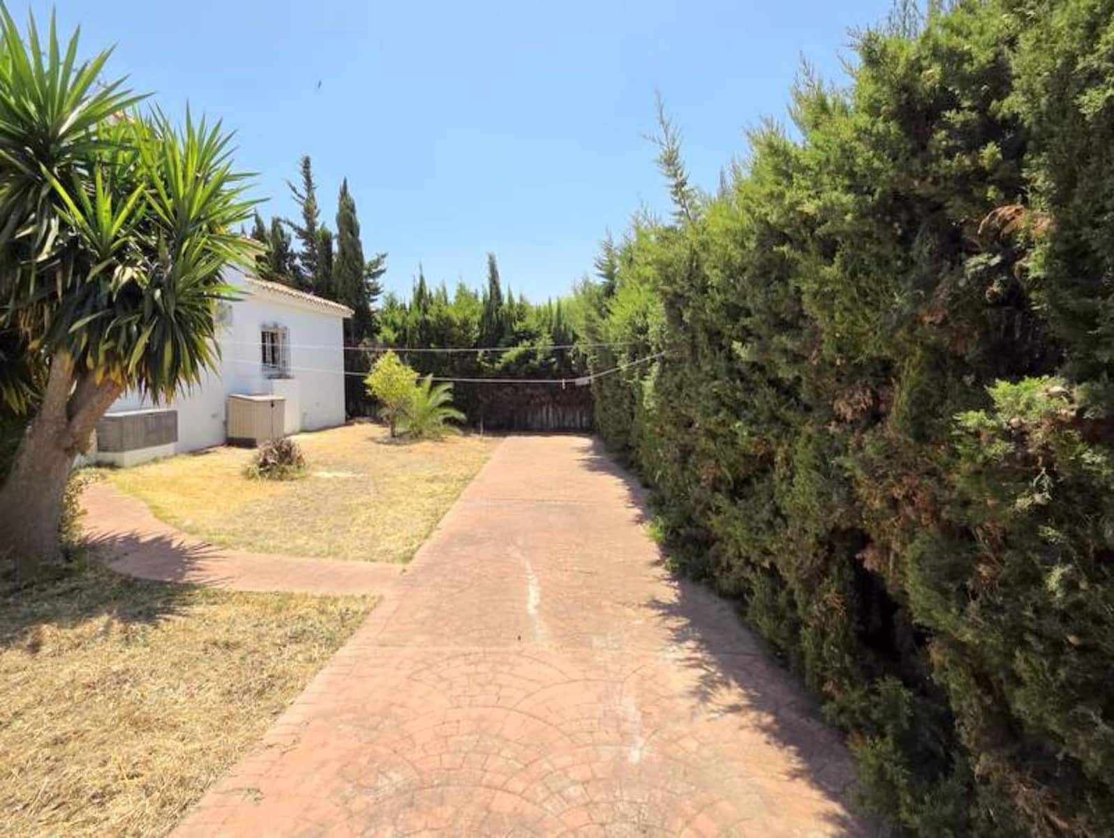 5 bedroom Villa for sale in Manilva - € 595,000 (Ref: 10020586)