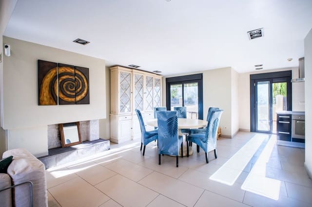 4 bedroom Townhouse for sale in Estepona - € 750,000 (Ref: 10020596)