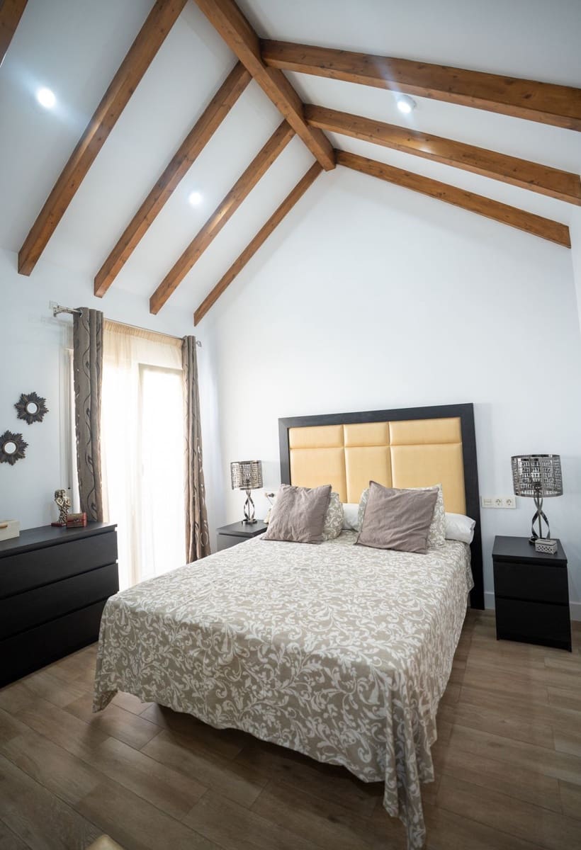 4 bedroom Townhouse for sale in Estepona - € 855,000 (Ref: 10020597)