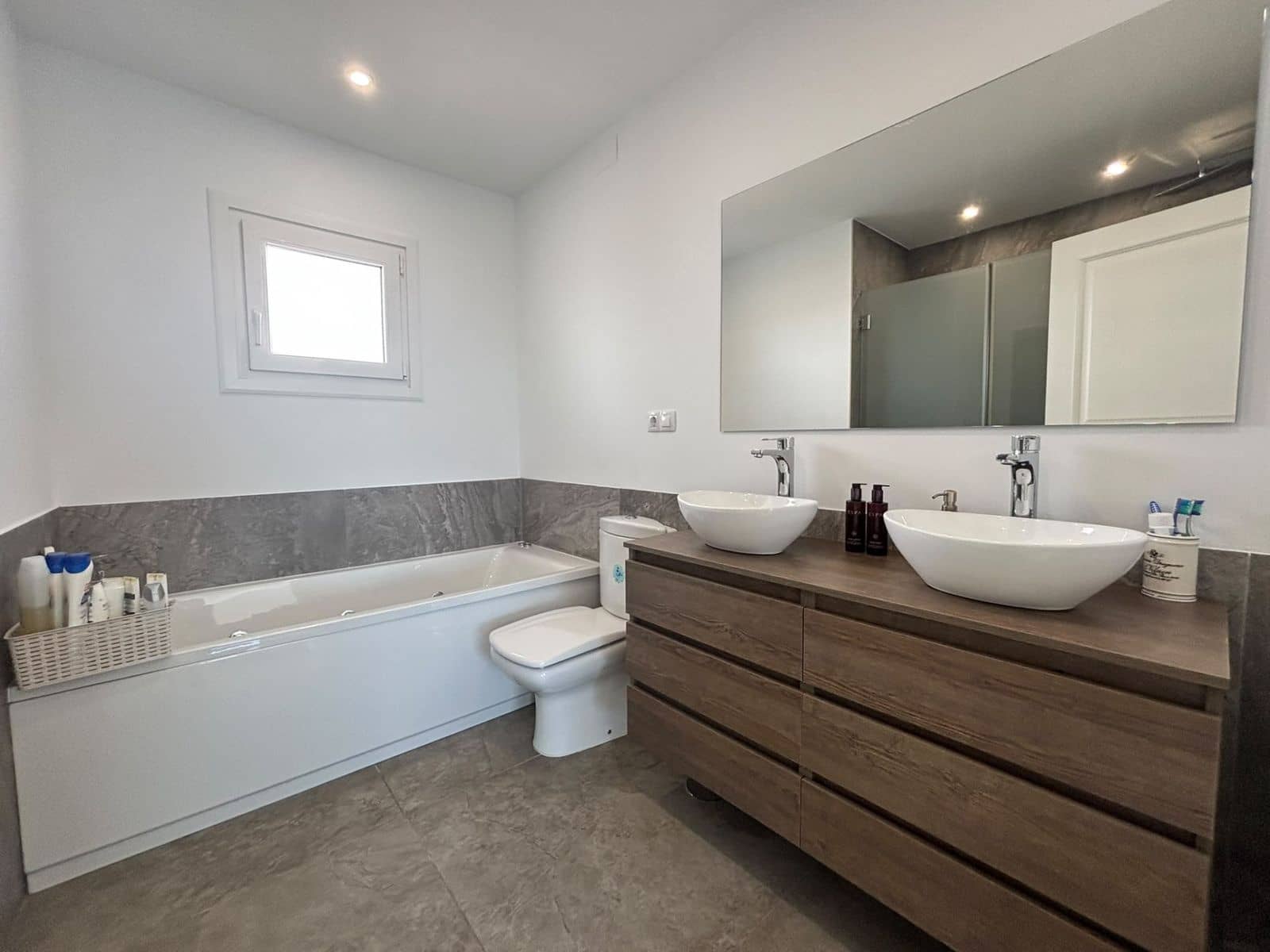 4 bedroom Townhouse for sale in Marbella - € 1,050,000 (Ref: 10020598)