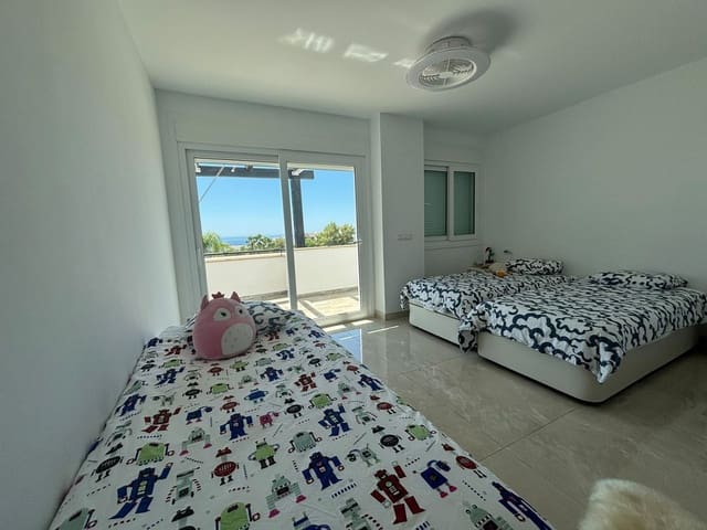 4 bedroom Townhouse for sale in Santa Clara, Marbella - € 1,050,000 (Ref: 10020598)