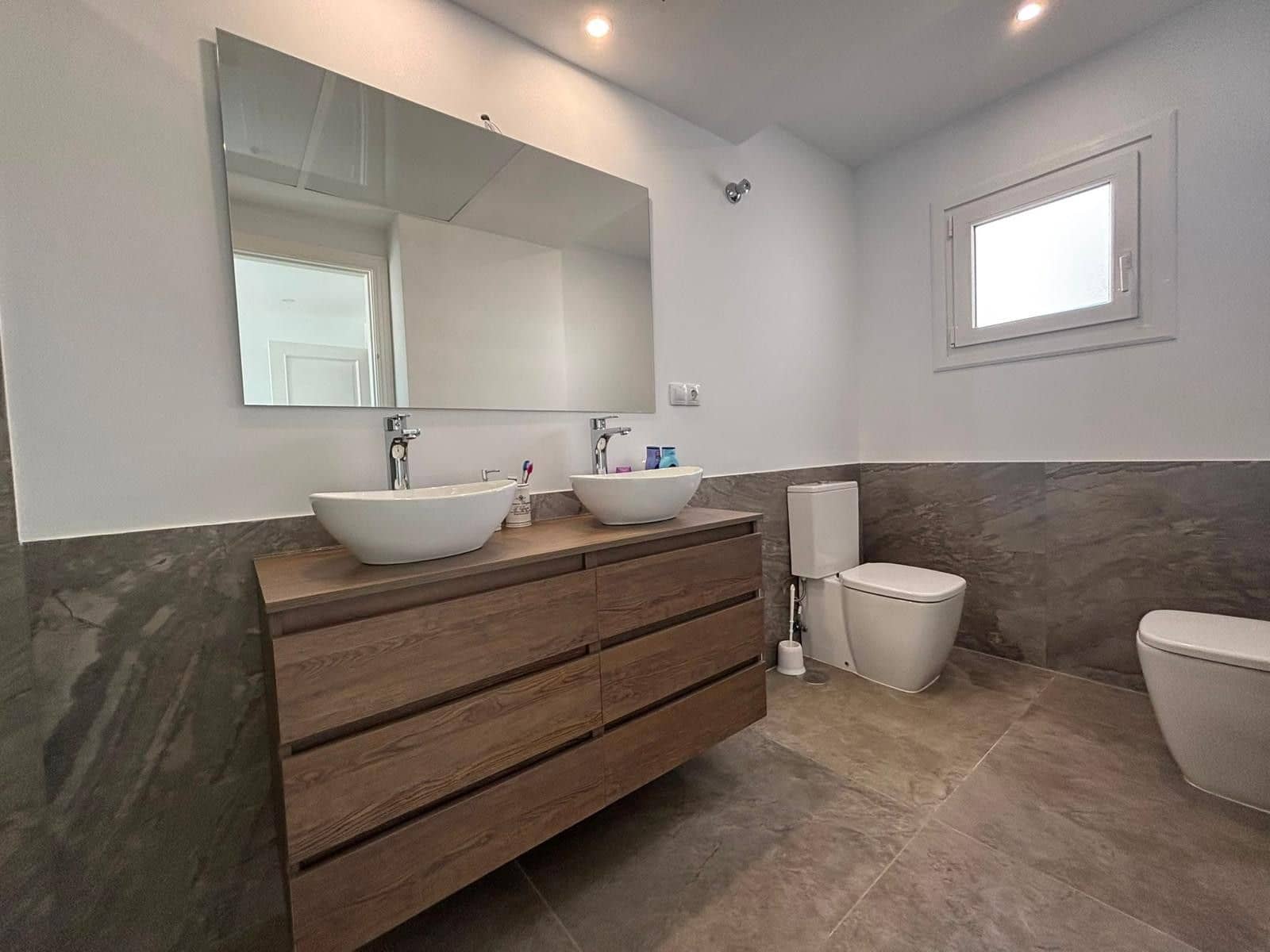 4 bedroom Townhouse for sale in Marbella - € 1,050,000 (Ref: 10020598)
