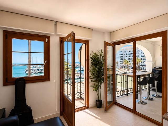 2 bedroom Apartment for sale in La Duquesa / Puerto de la Duquesa, Manilva - € 385,000 (Ref: 10020599)
