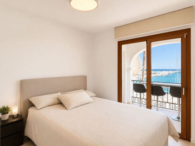 2 bedroom Apartment for sale in La Duquesa / Puerto de la Duquesa, Manilva - € 385,000 (Ref: 10020599)