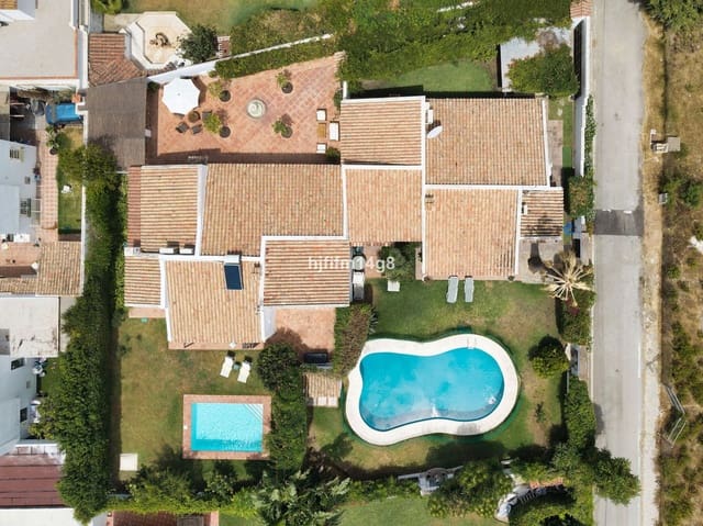 3 bedroom Villa for sale in Estepona - € 975,000 (Ref: 10020602)
