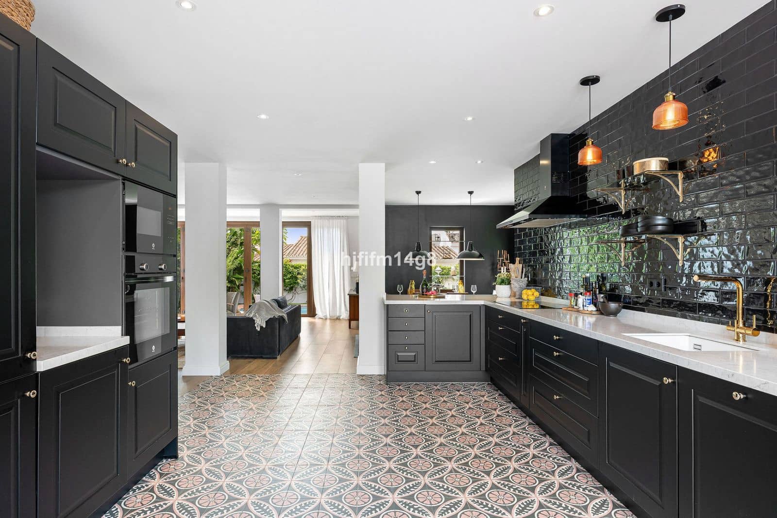 3 bedroom Villa for sale in Estepona - € 975,000 (Ref: 10020602)