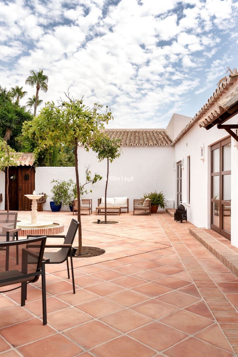 3 bedroom Villa for sale in Estepona - € 975,000 (Ref: 10020602)
