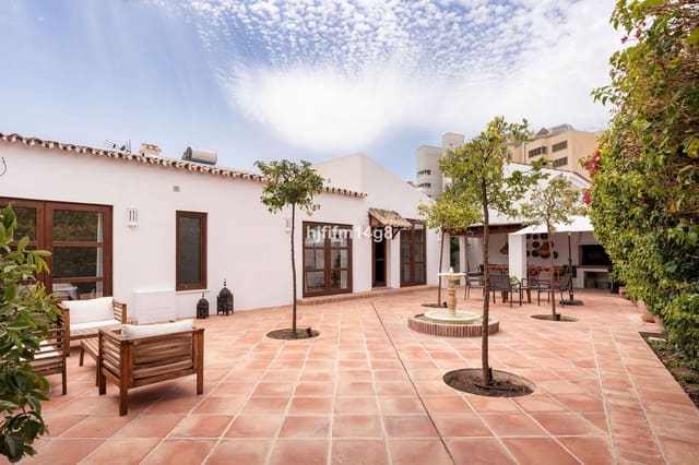 3 bedroom Villa for sale in Estepona - € 975,000 (Ref: 10020602)