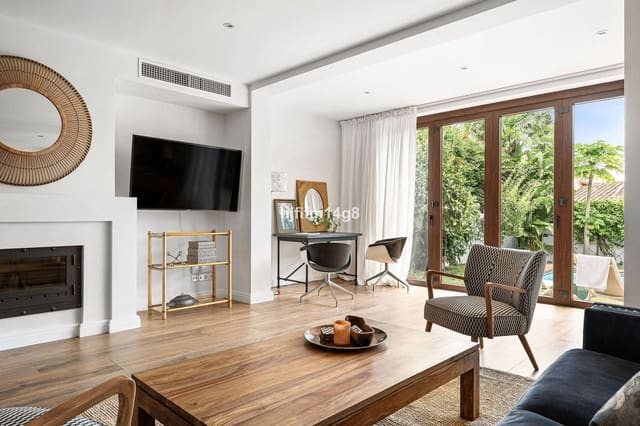 3 bedroom Villa for sale in Estepona - € 975,000 (Ref: 10020602)