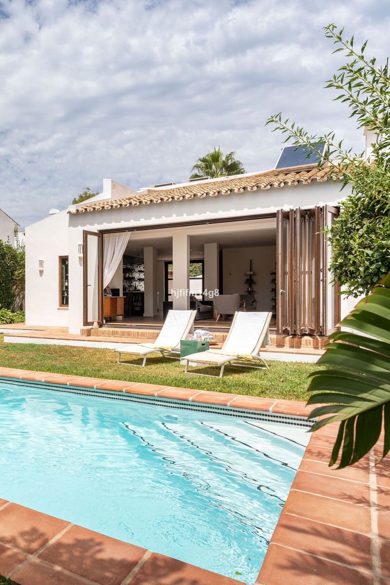 3 bedroom Villa for sale in Estepona - € 975,000 (Ref: 10020602)