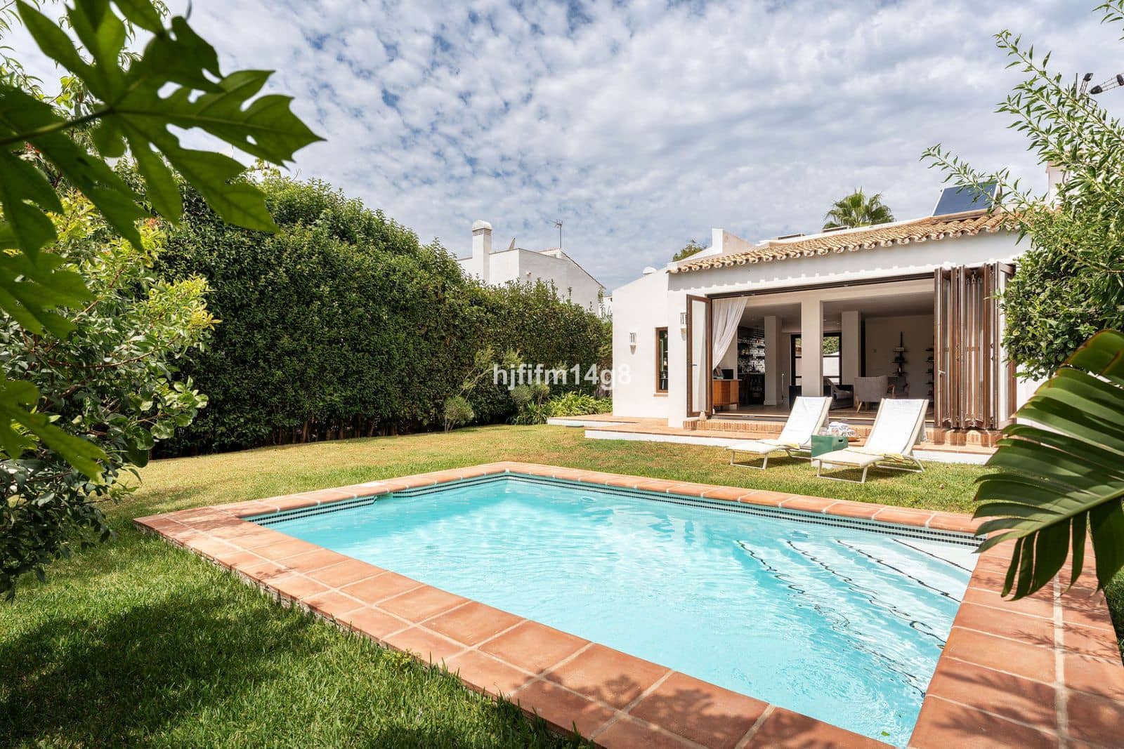 3 bedroom Villa for sale in Estepona - € 975,000 (Ref: 10020602)