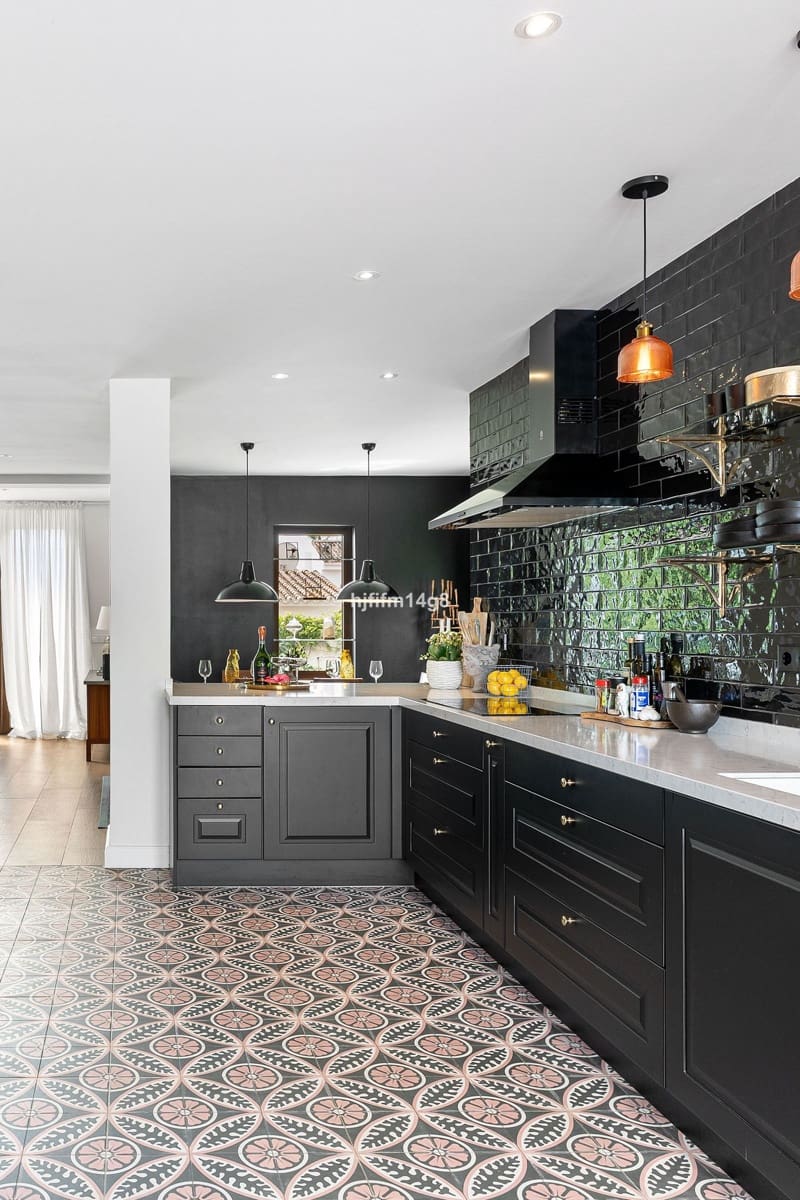 3 bedroom Villa for sale in Estepona - € 975,000 (Ref: 10020602)