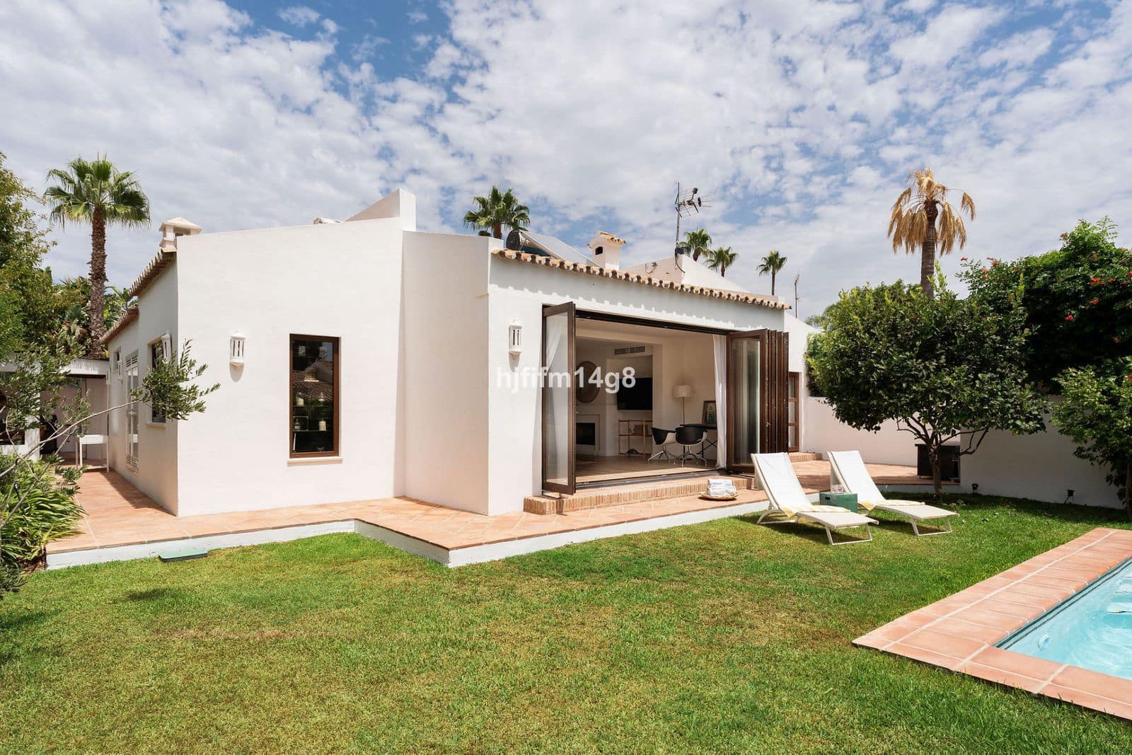3 bedroom Villa for sale in Estepona - € 975,000 (Ref: 10020602)