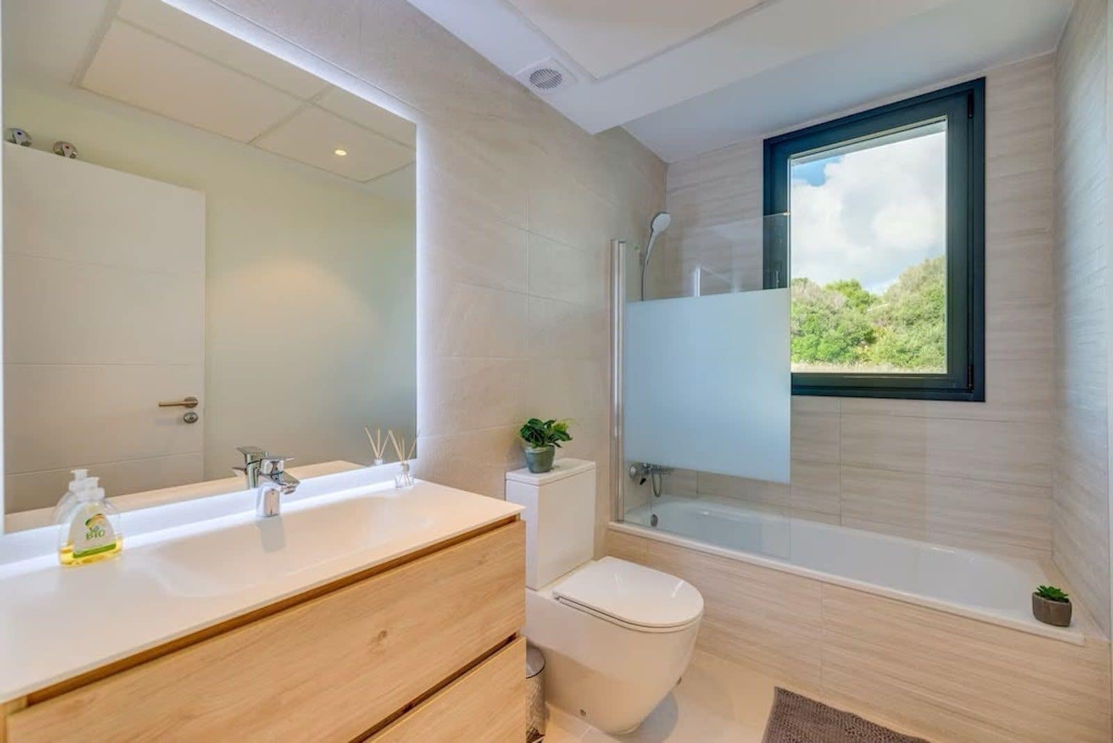 3 bedroom Penthouse for sale in Estepona - € 769,000 (Ref: 10020605)