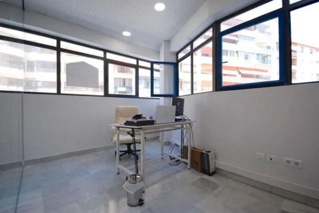 Biuro na sprzedaż w Marbella - 330 000 € (Ref: 10020615)