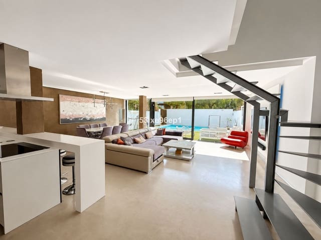 3 sovrum Semi-fristående Villa till salu i Nueva Andalucia, Marbella - 1 200 000 € (Ref: 10020616)