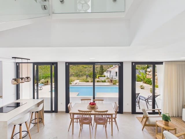 4 makuuhuone Huvila myytävänä paikassa La Duquesa / Puerto de la Duquesa, Manilva - 1 150 000 € (Ref: 10020618)