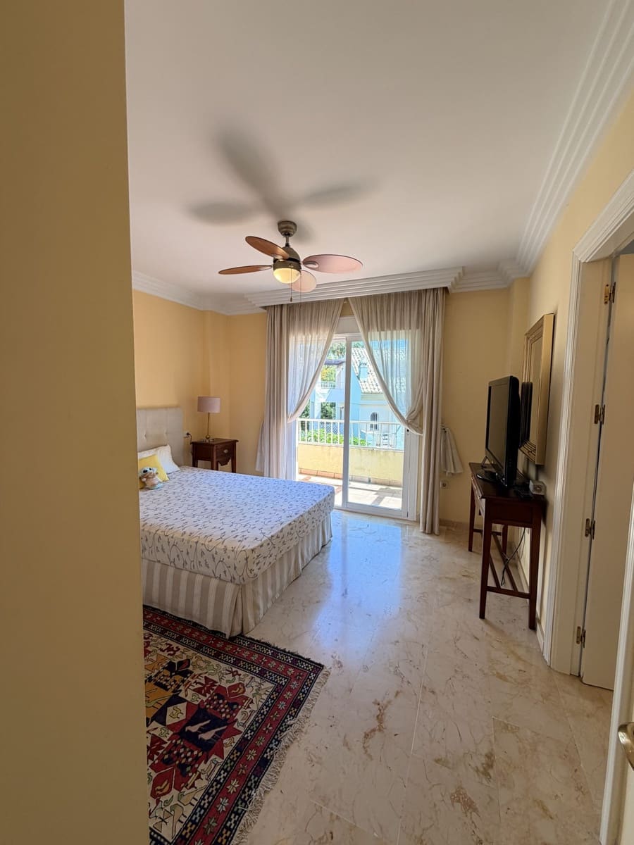 4 bedroom Townhouse for sale in Marbella - € 599,000 (Ref: 10020619)