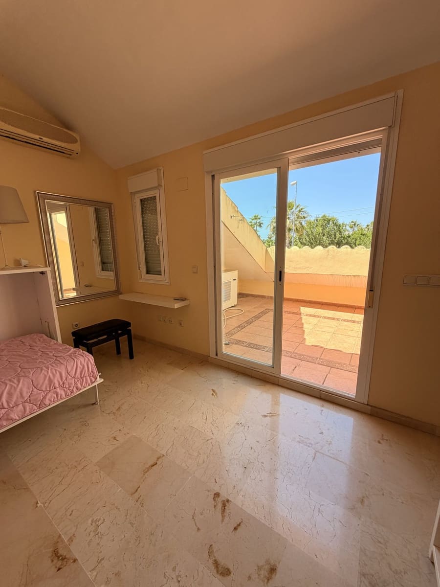 4 bedroom Townhouse for sale in Marbella - € 599,000 (Ref: 10020619)